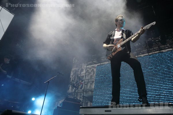 FRANZ FERDINAND - 2023-06-29 - PARIS - Parvis de l'Hotel de Ville - Alex Kapranos